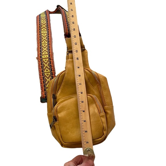 Crossbody Slingbag/Back-pack is made of soft vegan PU leather - Picture 12 of 14